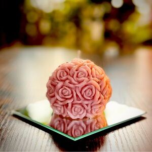 Round Rose ball with the scent of Bow ties and Bourbon.